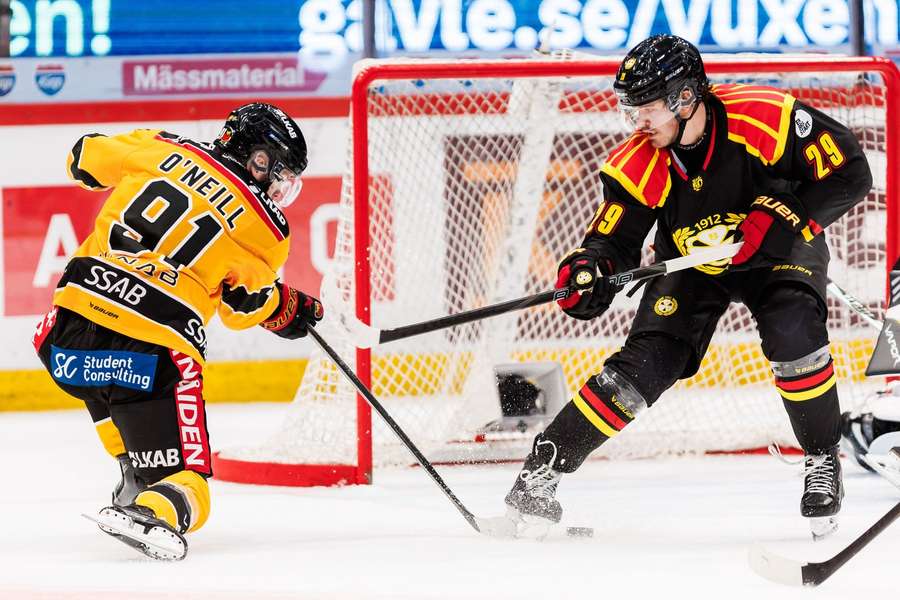 Brian O'Neill's hat-trick helped Lulea beat Brynas again