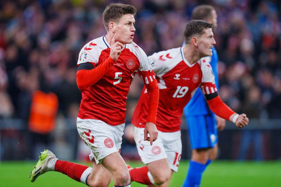 Maehle fez o primeiro golo e Delaney carimbou o apuramento para o Europeu Maehle fez o primeiro golo e Delaney carimbou o apuramento para o Europeu