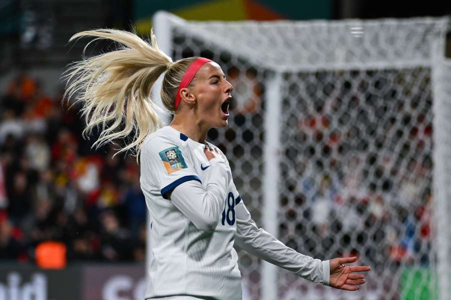 England's forward #18 Chloe Kelly celebrates scoring her team's fifth goal