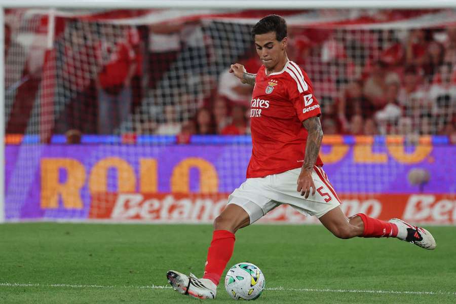 Enzo Barrenechea, médio do Benfica Enzo Barrenechea, médio do Benfica
