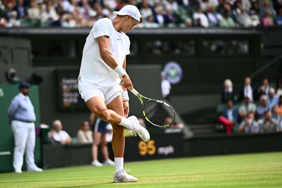 Holger Rune har siden sit exit i Wimbledon ligget syg i flere dage. Alligevel er han stillet til start ved Hopman Cup i Nice.