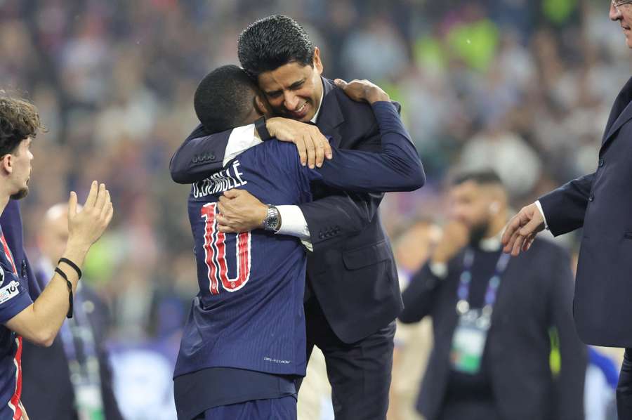 Nasser Al-Khelaïfi défend son attaquant vedette.