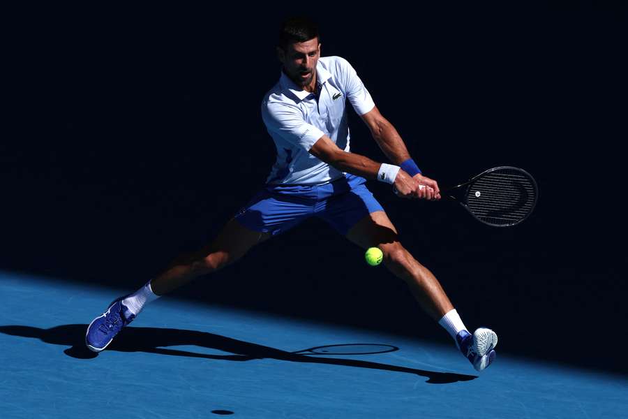 Titelverteidiger Novak Djokovic muss um jeden Ball kämpfen.