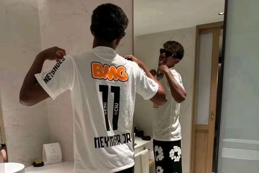 Lamine Yamal meets idol Neymar in Rio