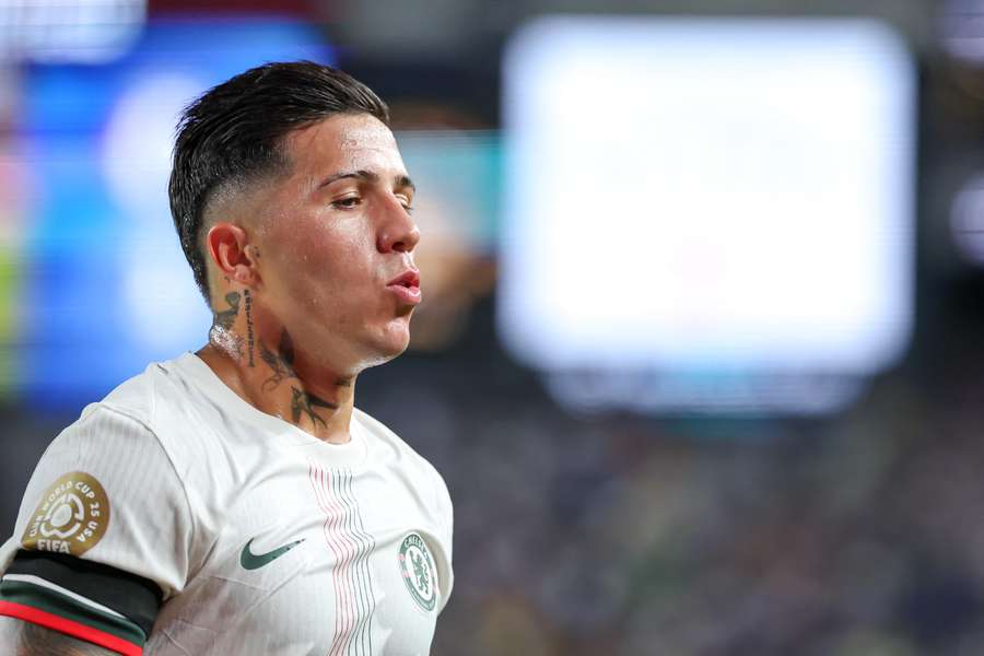 Enzo Fernández durante jogo contra o Palmeiras, no Lincoln Financial Field, na Filadélfia