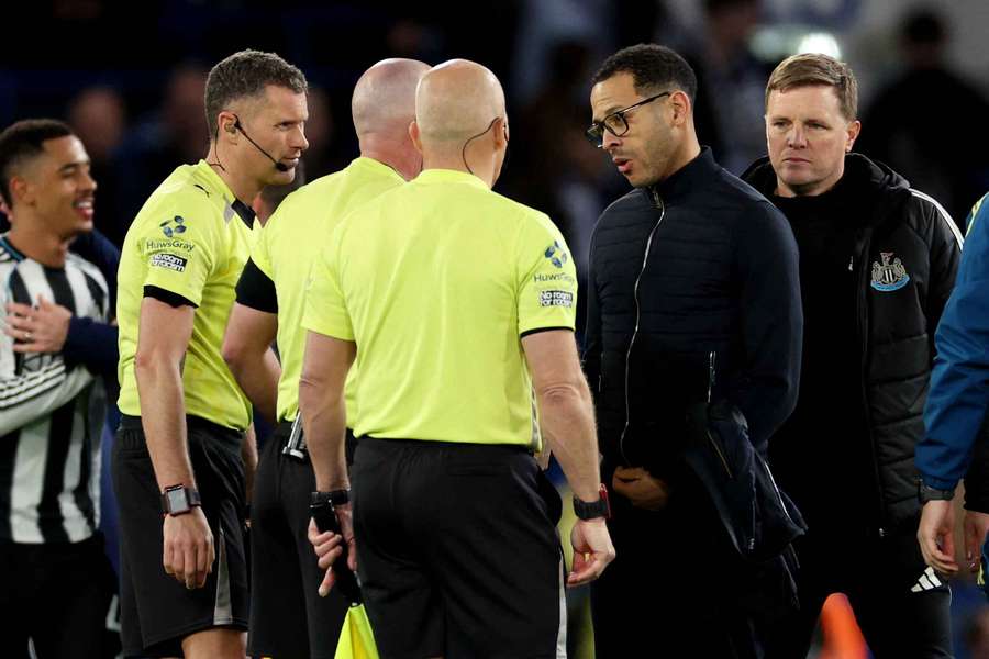 Chelsea boss Rosenior insists being "respectful" amid Tierney huddle row Chelsea boss Rosenior insists being "respectful" amid Tierney huddle row