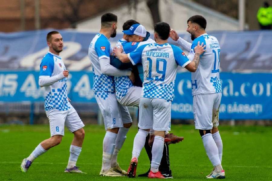 Corvinul Hunedoara vrea să joace meciurile de acasă la Petroșani începând cu sezonul 2026/2027