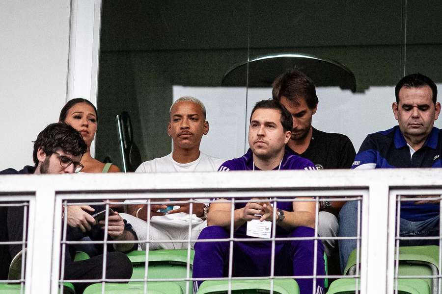 Matheus Pereira (de branco) viu o jogo do Cruzeiro no Independência