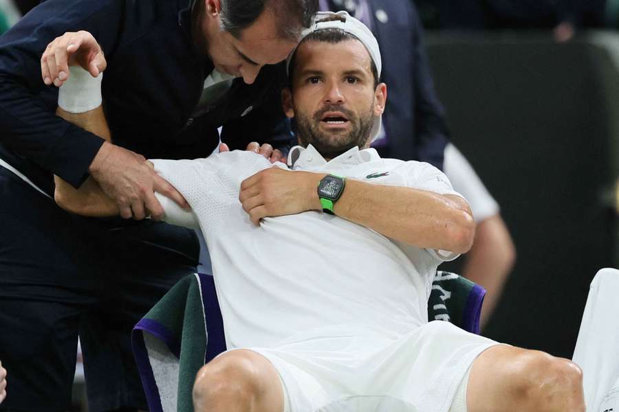 Grigor Dimitrov primește îngrijiri după accidentarea de la Wimbledon