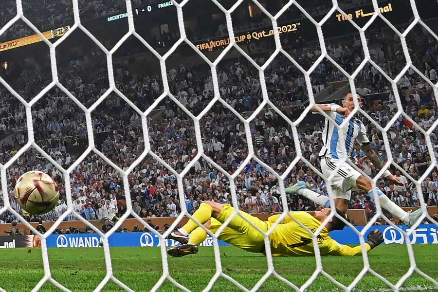 Di Maria scores Argentina's second