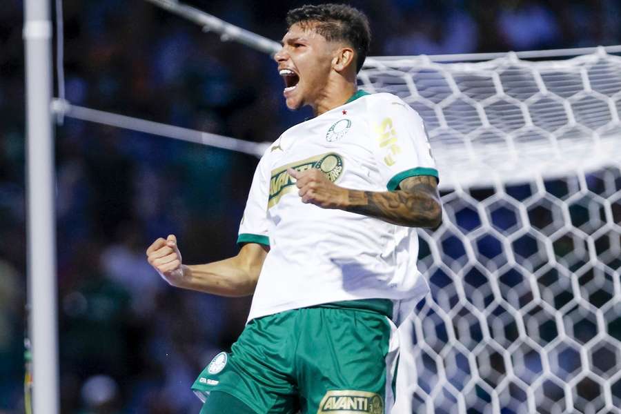 Erick Belé fez três golos diante do Osasco Audax