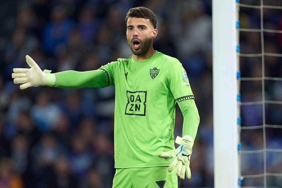 Luís Maximiano en contrato con el Almería hasta 2029