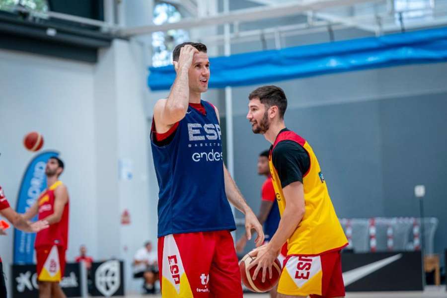 Xabier López-Arostegui y Darío Brizuela, en el entrenamiento de España en el Triángulo de Oro