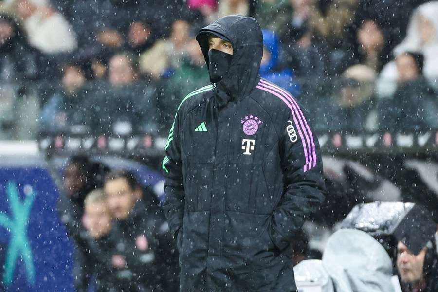 Thomas Tuchel, l'entraîneur du Bayern, sous la pluie de Francfort.