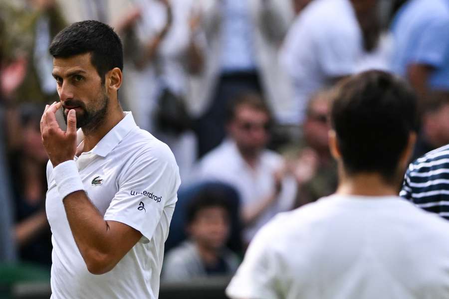 Djokovic gerät ins Nachdenken.