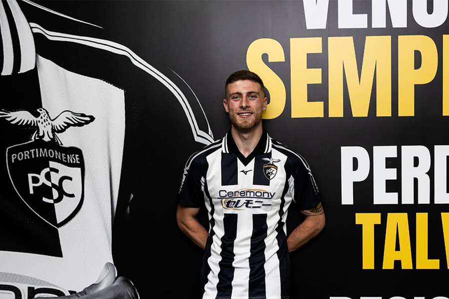 Paulinho apresentado no Portimonense