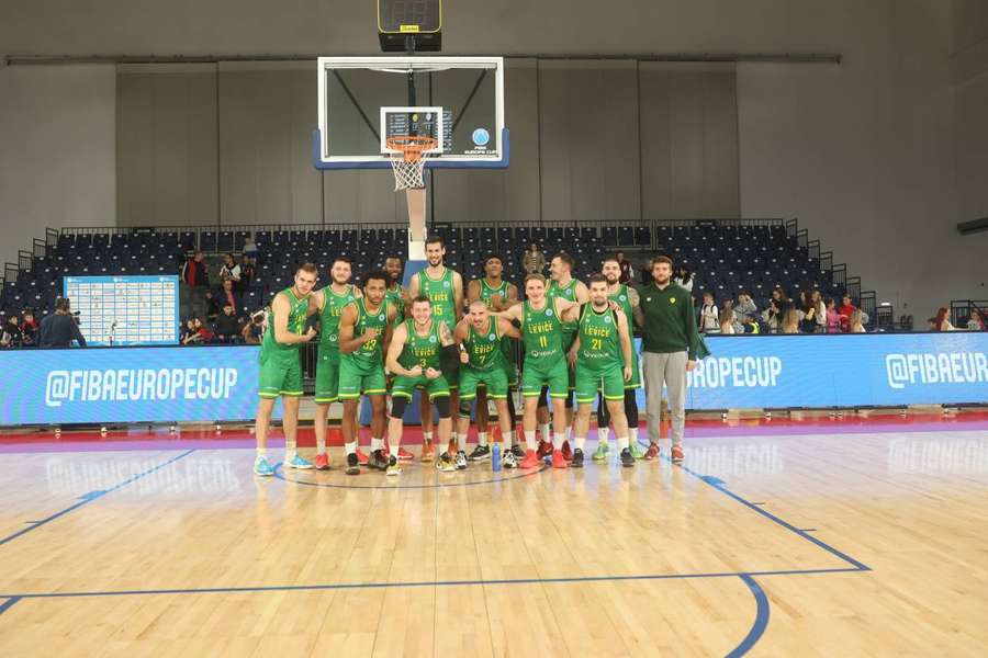 Levickí basketbalisti si z Rumunska vezú domov prvý triumf v Európskom pohári.