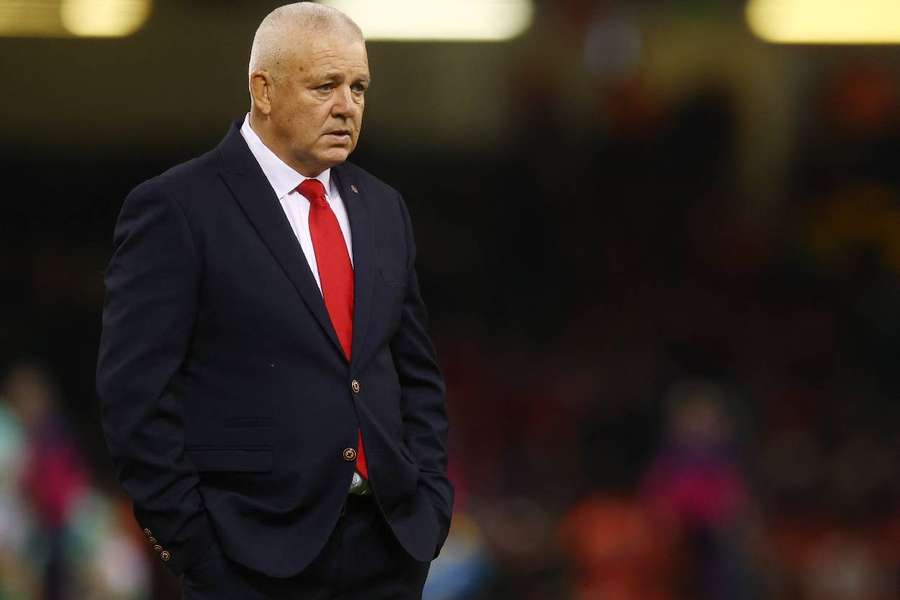 Warren Gatland believes the contract conflict will be resolved soon