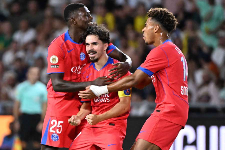 PSG estreou com vitória contra o Nantes
