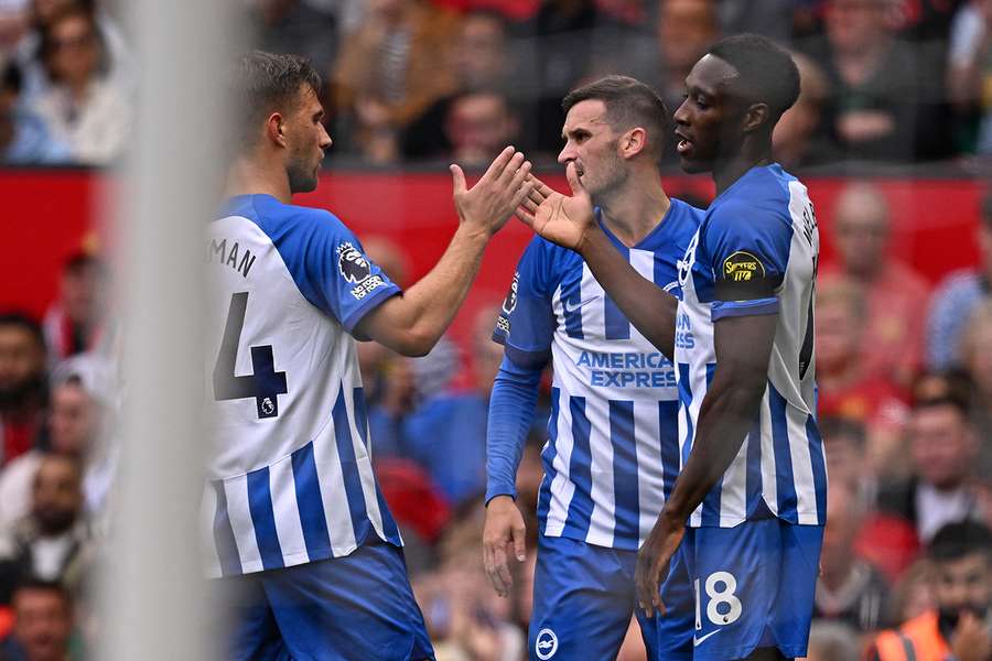 El Brighton celebra uno de los goles marcados en Old Trafford.