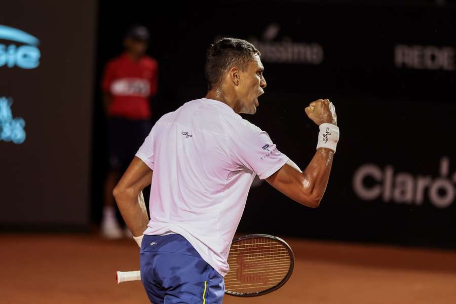 Monteiro bateu argentino no tie-break do 3º set