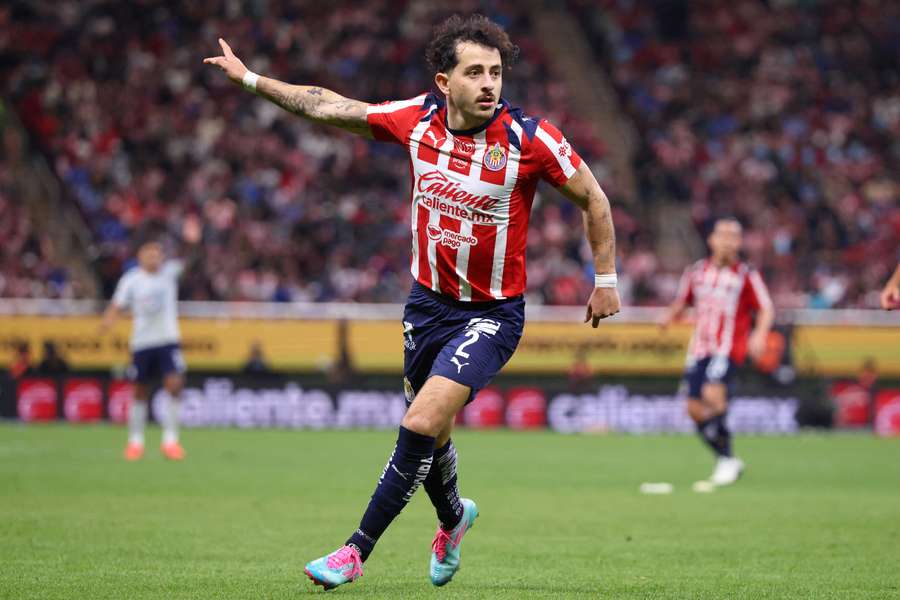 Chivas cede a Alan Mozo al Pachuca con opción a compra 