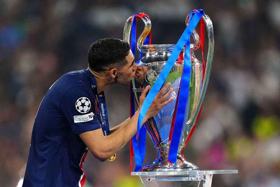 Achraf Hakimi bacia la Champions League