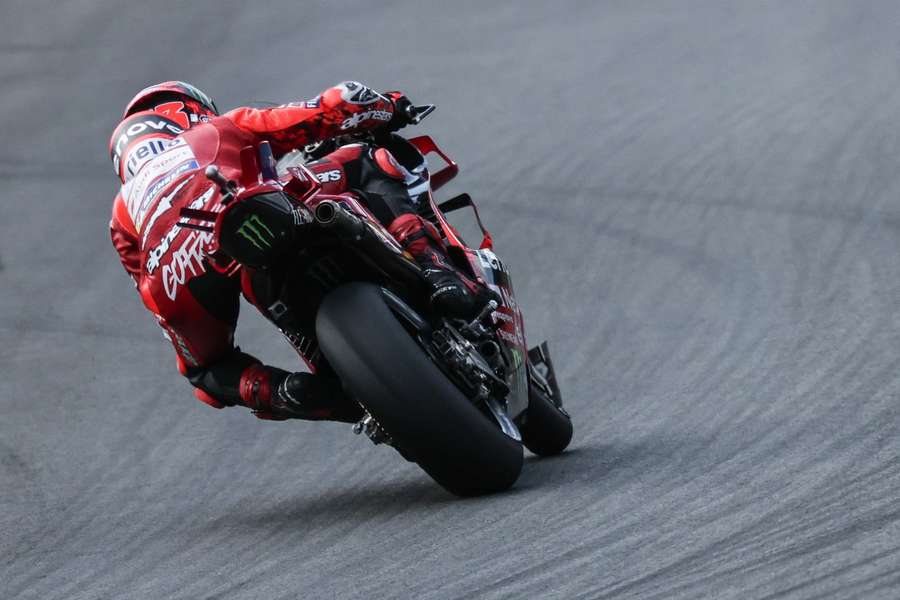 Bagnaia obține pole position-ul la MotoGP în Cehia, iar Marquez cade Bagnaia obține pole position-ul la MotoGP în Cehia, iar Marquez cade