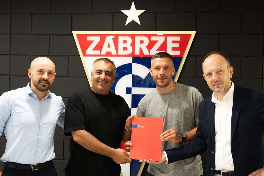 Lukas Podolski não é apenas jogador do Górnik, mas também um patrocinador a partir de hoje