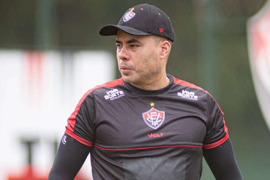 Jair Ventura tenta diminuir risco de queda do Leão da Barra Jair Ventura tenta diminuir risco de queda do Leão da Barra