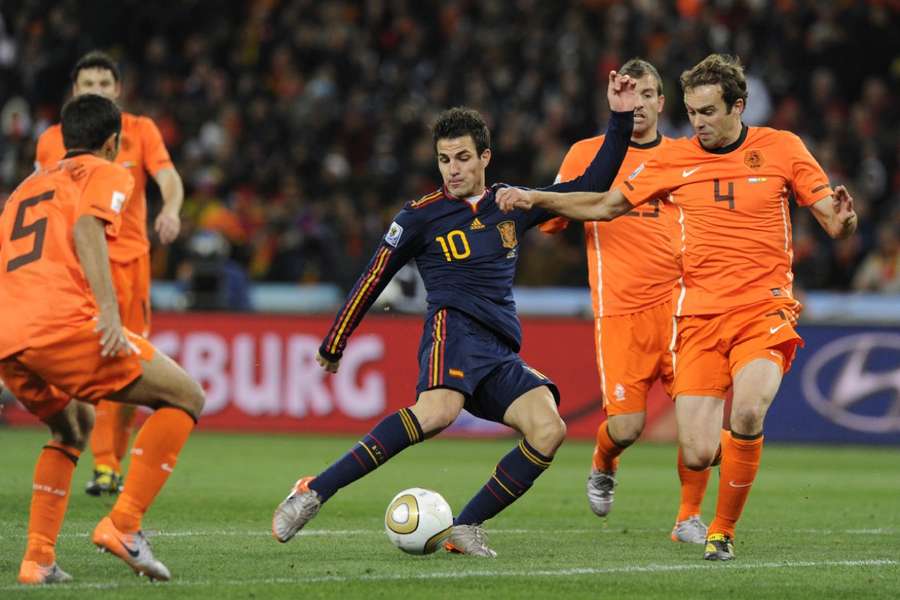 Cesc Fàbregas, in una partita della Nazionale spagnola.