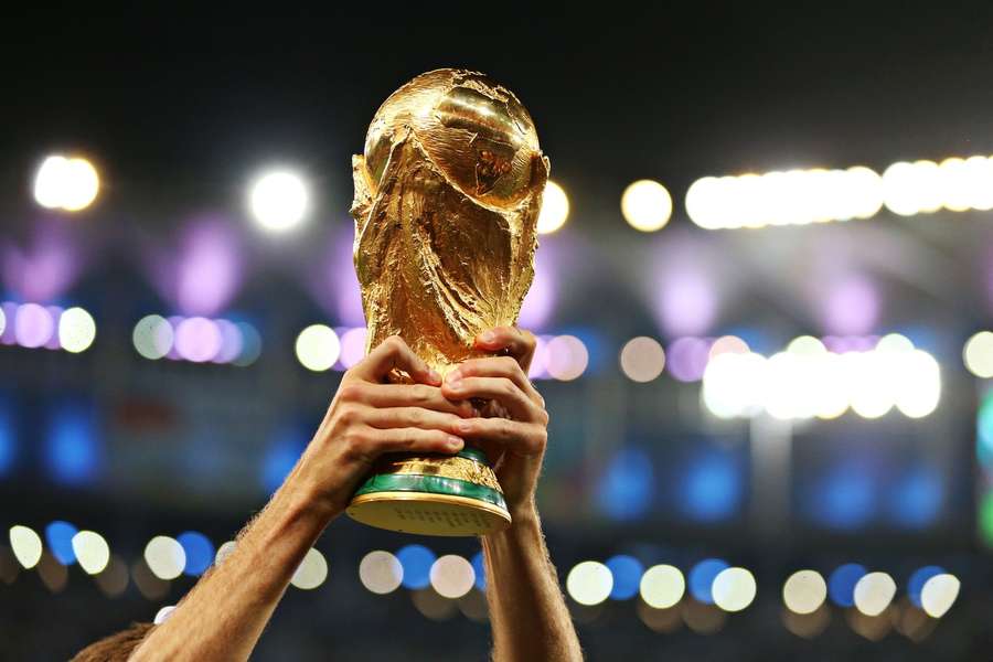 Der WM-Pokal wird 2030 über mehrere Kontinente ausgespielt.