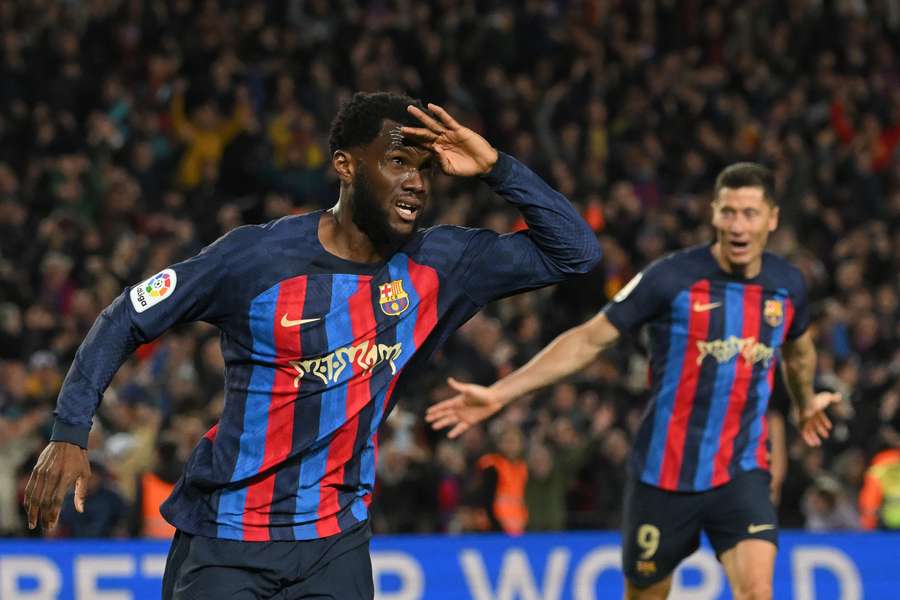 Kessié schiet FC Barcelona in Clásico naar winst op Real Madrid