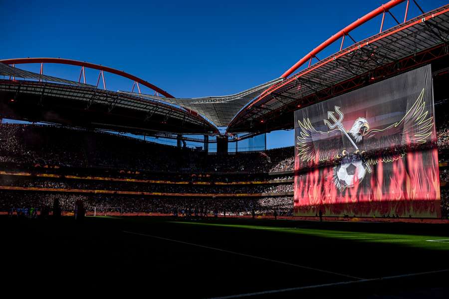 Dois adeptos detidos e 72 identificados no clássico entre Benfica e FC Porto