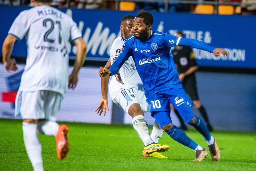 Youssouf M’Changama playing club football in France Youssouf M’Changama playing club football in France