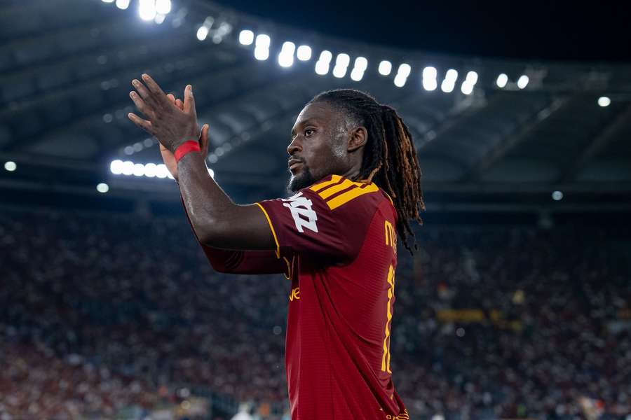 Chelsea close in on deadline day move for Roma midfielder Kone Chelsea close in on deadline day move for Roma midfielder Kone