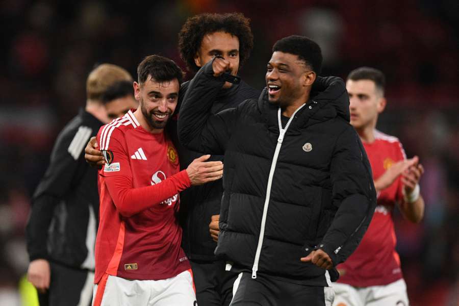Bruno Fernandes und Amad Diallo feiern