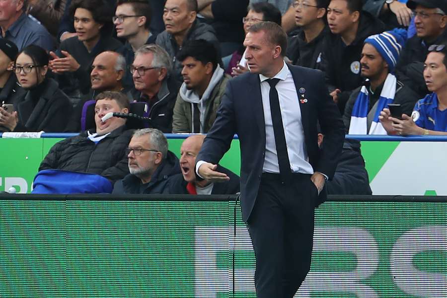 Leicester-chef Brendan Rodgers risikerer at starte næste uge med sit mandskab under nedrykningsstregen.