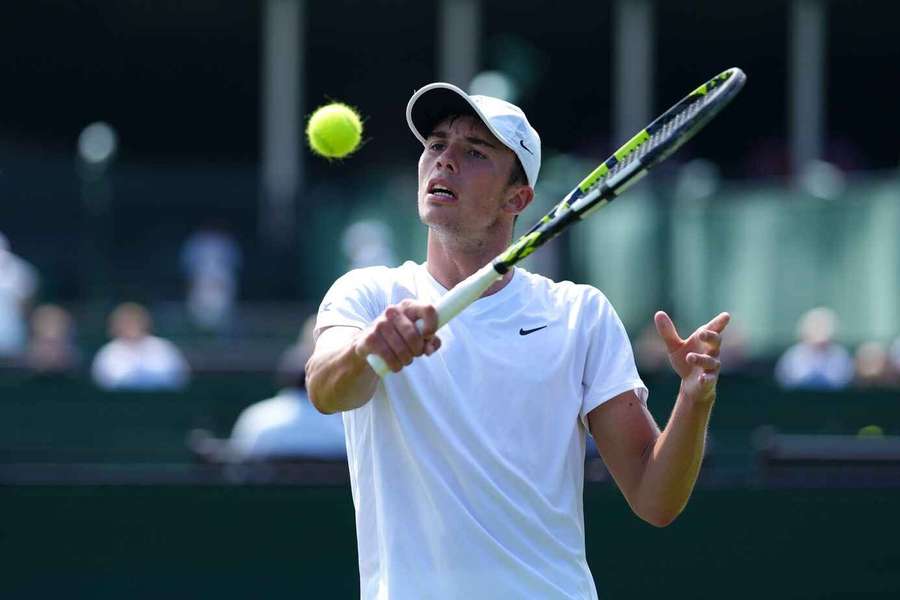 Oliver Tarvet je hráč s nejnižším rankingem na letošním Wimbledonu.
