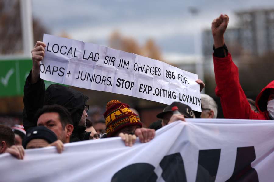 Los aficionados del Manchester protestaron por el precio de las entradas en Old Trafford a principios de mes.