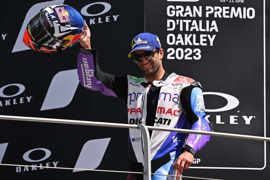 Johann Zarco en el podio de Mugello (Italia).