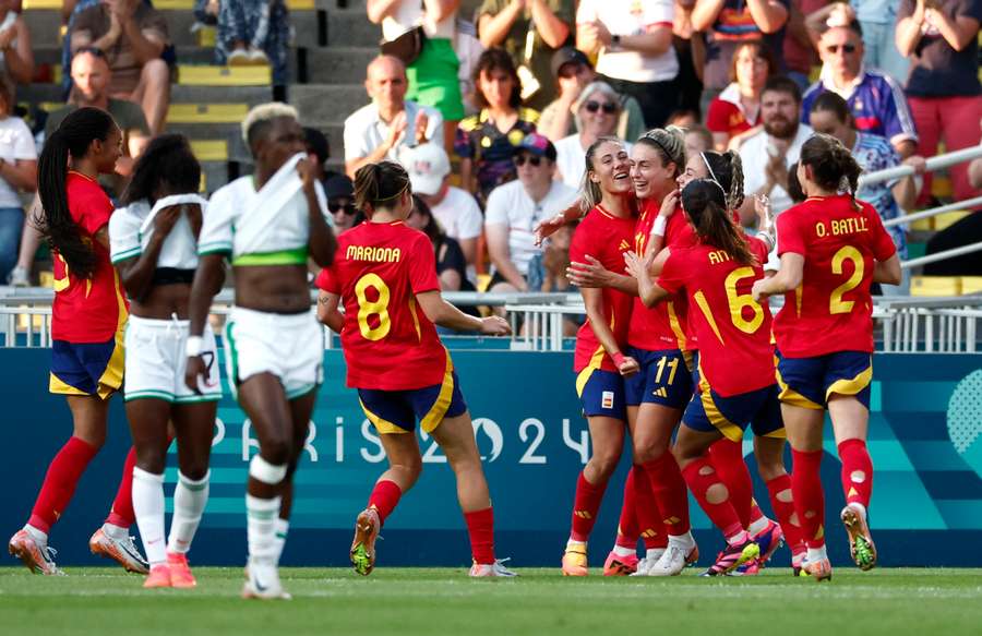 Spain celebrate Alexia Putellas' winner