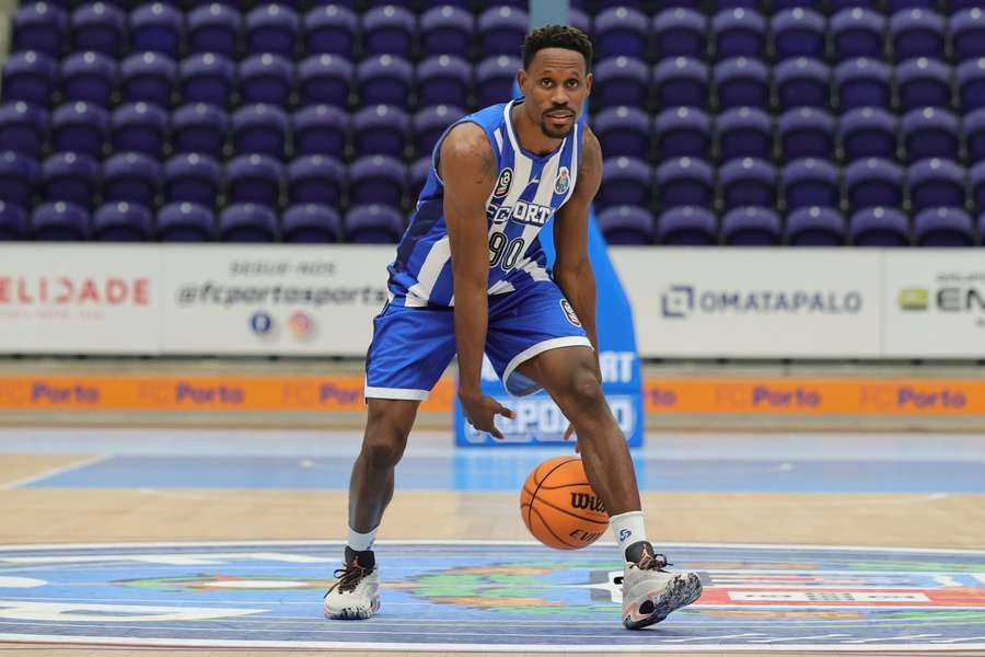 Base lesionou-se no jogo de terça-feira com o Cholet