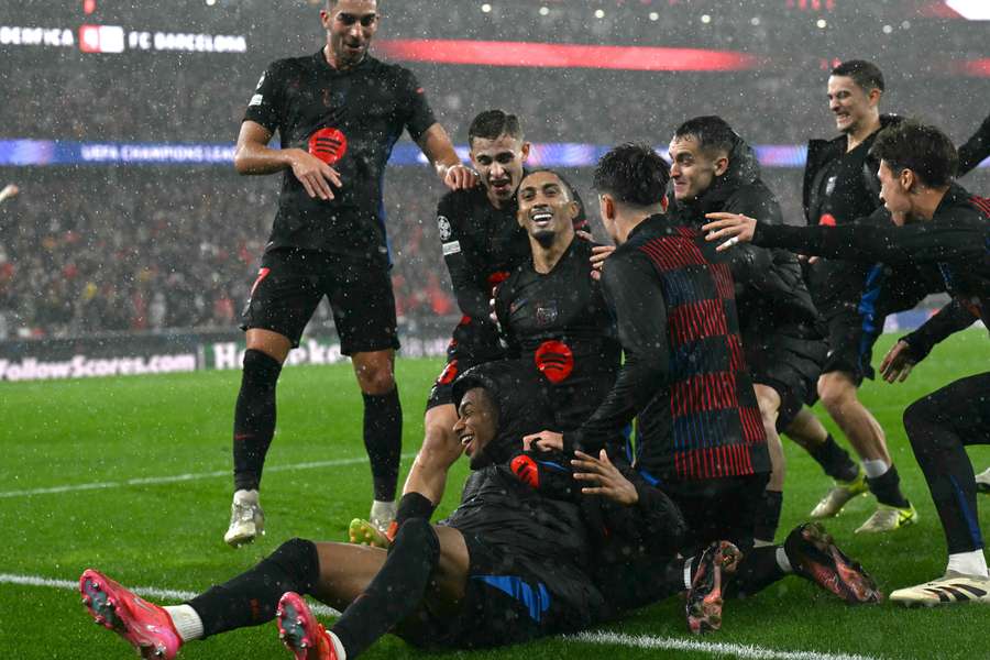 Raphinha comemora gol que garantiu o triunfo do Barcelona