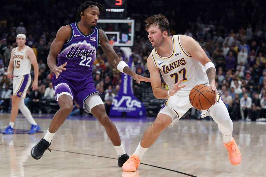 Doncić szaleje w NBA. 52 punkty Słoweńca i trzecie zwycięstwo Lakers z rzędu Doncić szaleje w NBA. 52 punkty Słoweńca i trzecie zwycięstwo Lakers z rzędu