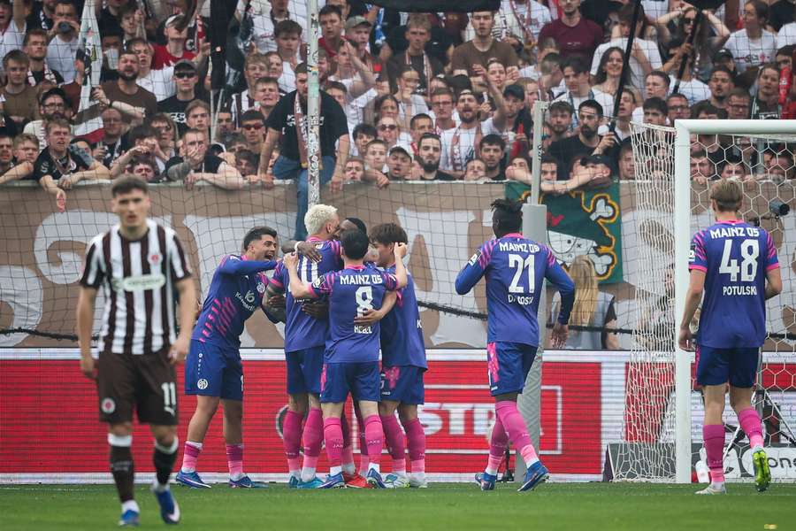 Mohuč zvítězila na hřišti St. Pauli 2:1. 
