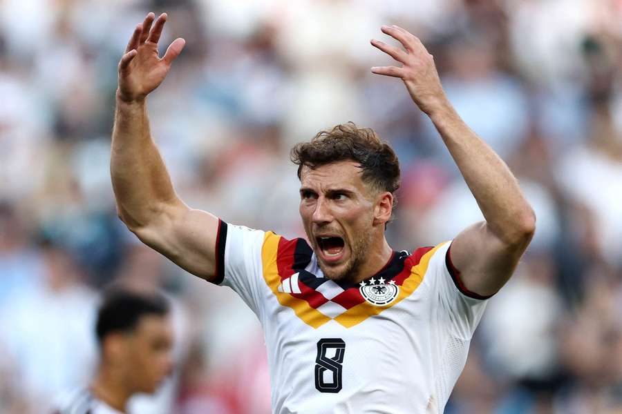 Leon Goretzka läuft künftig für Aston Villa auf. Leon Goretzka läuft künftig für Aston Villa auf.