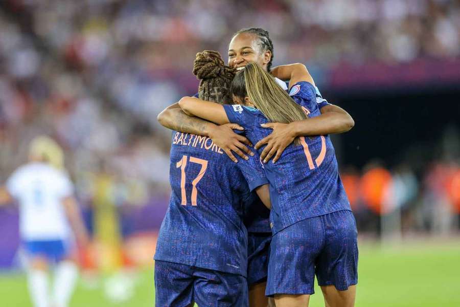 Francia celebrando