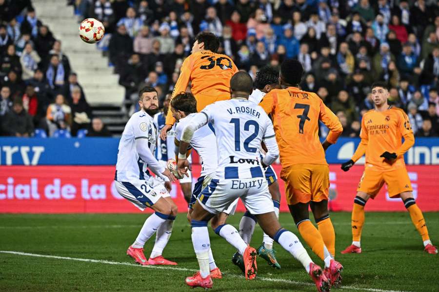 Gonzalo García marcou de cabeça no jogo da Taça entre o Leganés e o Real Madrid