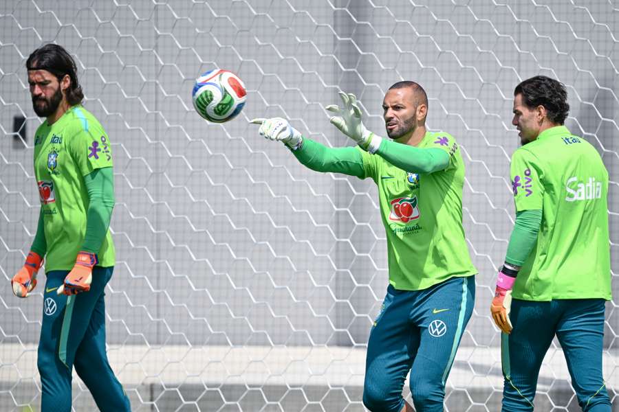 Alisson, Weverton e Ederson: os três goleiros do Brasil na Copa Alisson, Weverton e Ederson: os três goleiros do Brasil na Copa